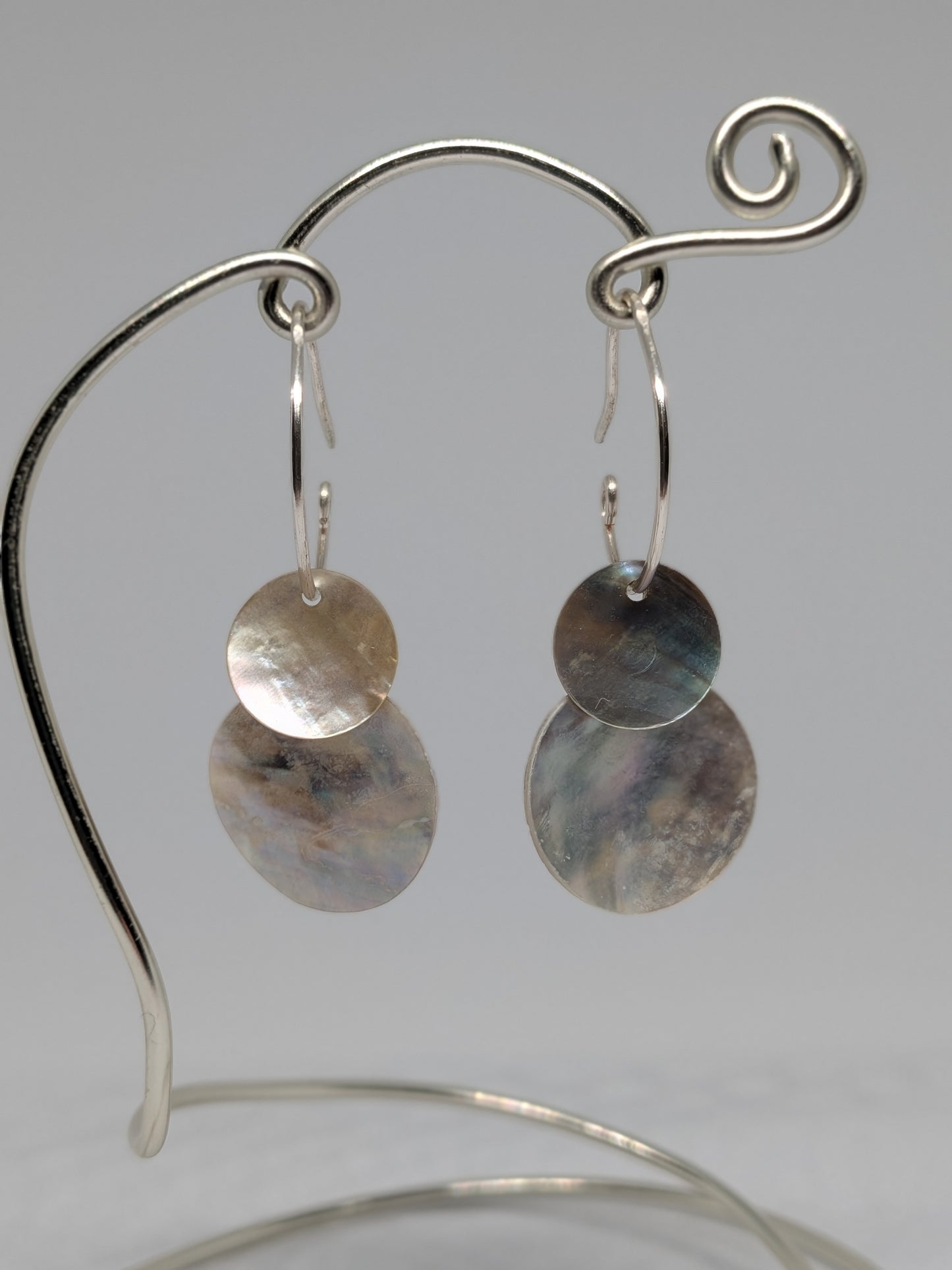 Silberne Hoops mit Muschelplättchen