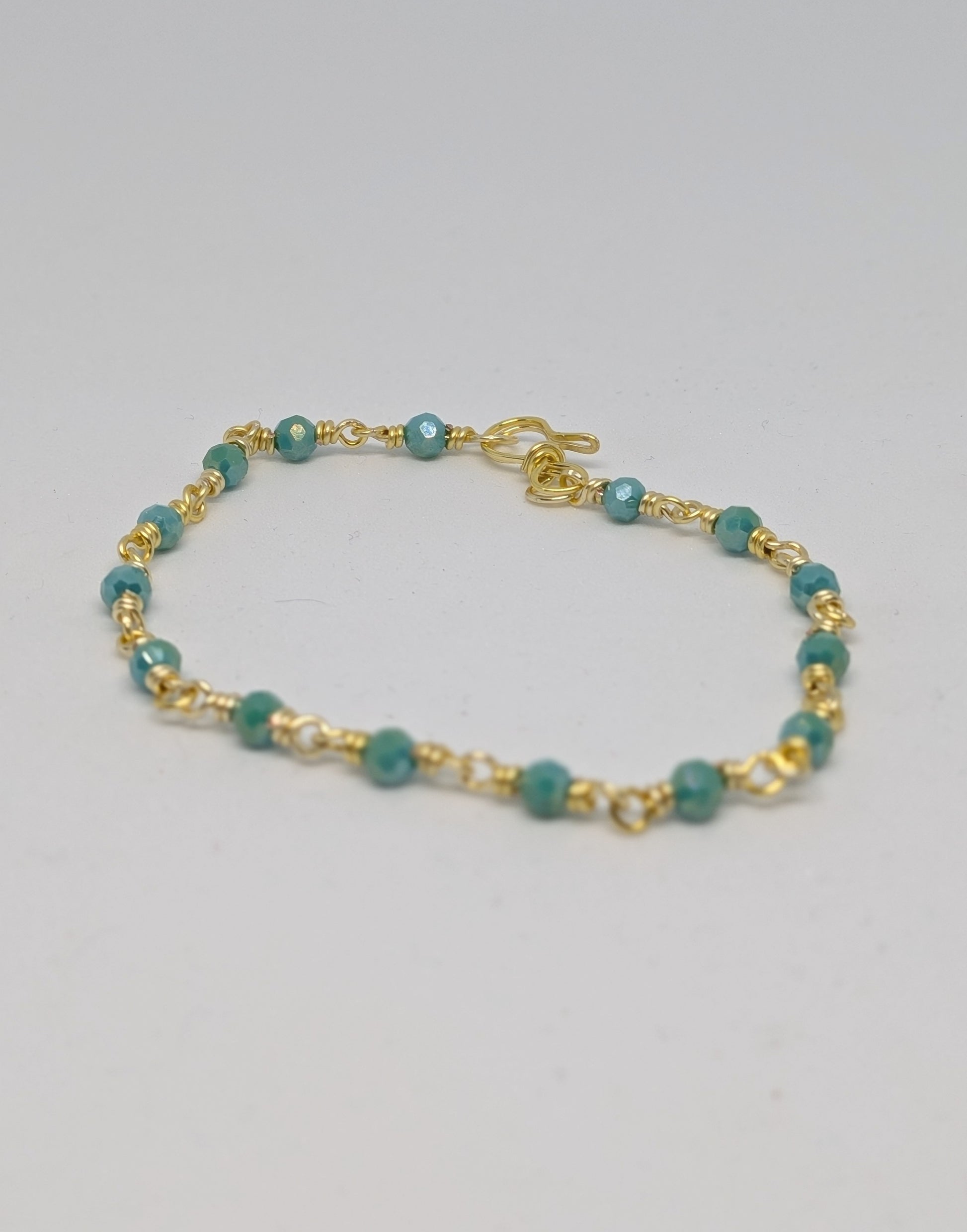 Elegantes Armband in Türkis und Hellgold