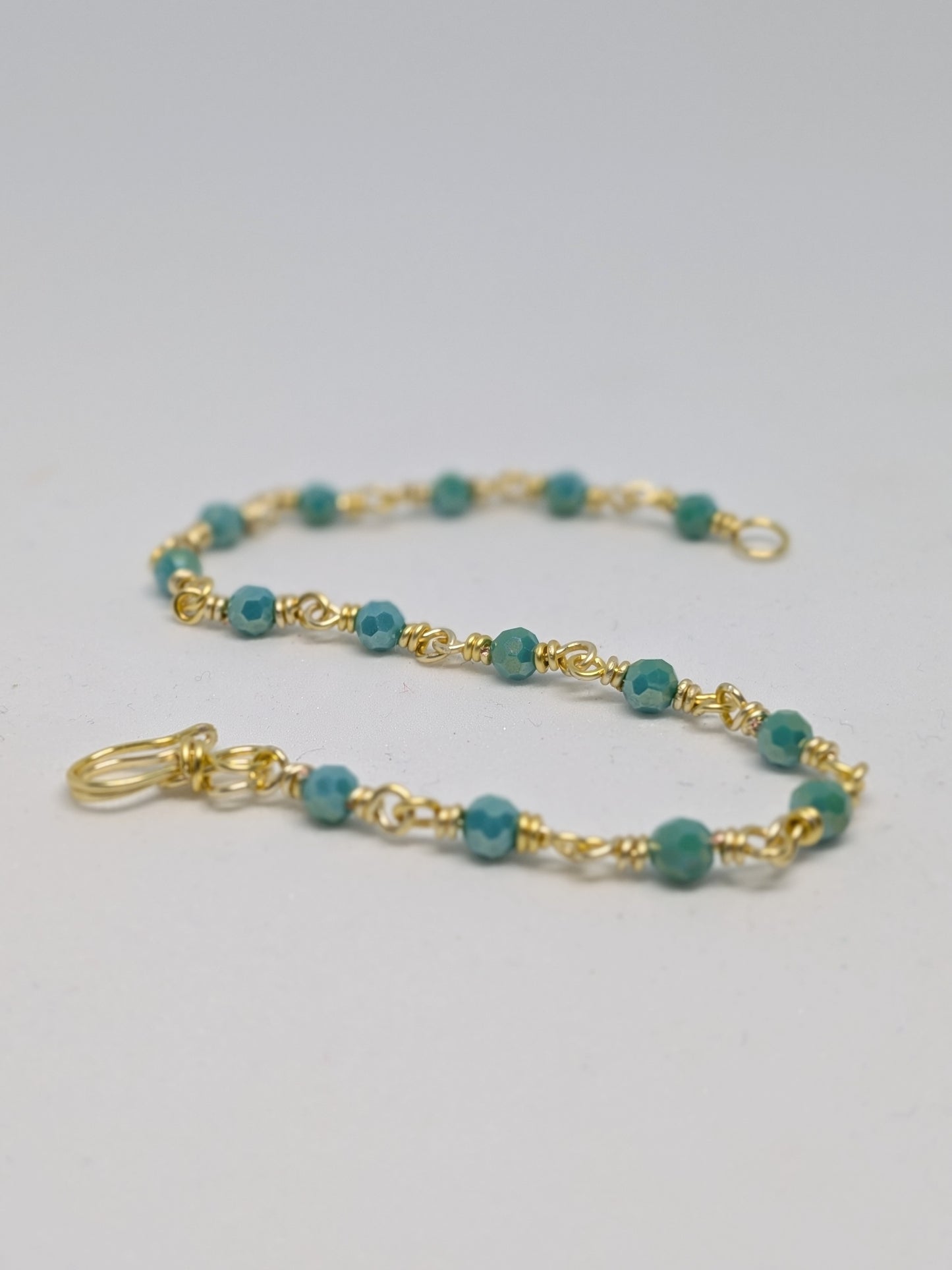 Elegantes Armband in Türkis und Hellgold