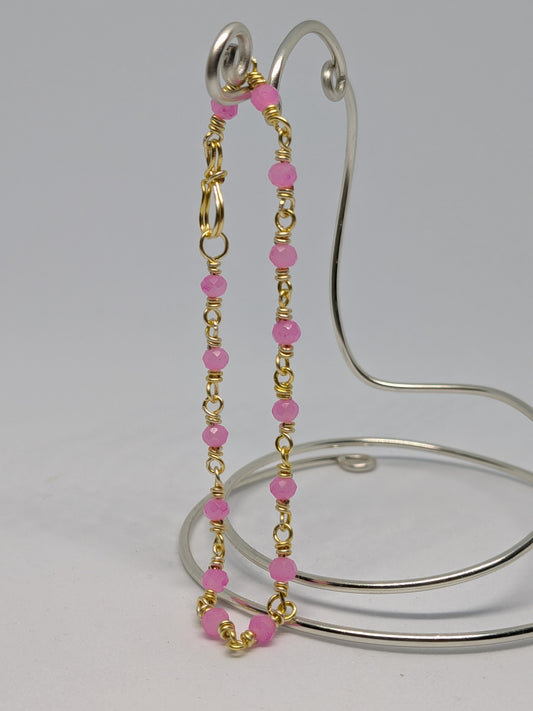 Elegantes Glieder-Armband in Hellgold mit geschliffenen pinken Glasperlen