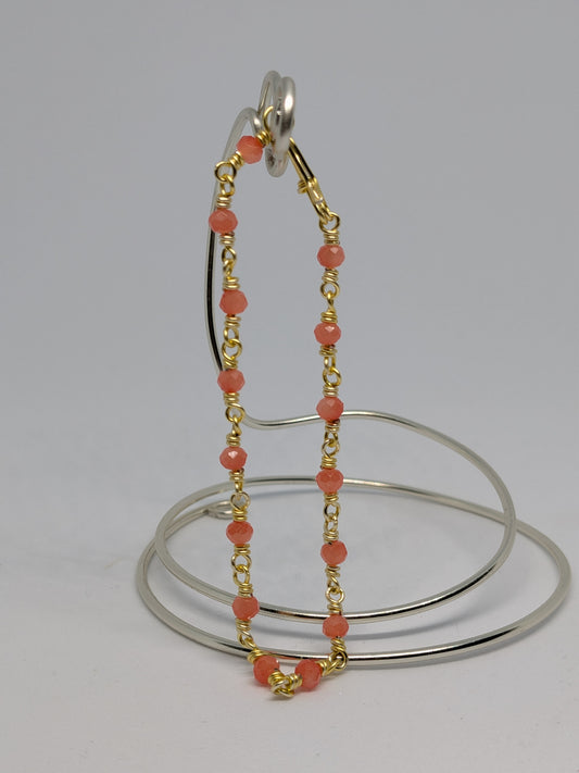 Elegantes Glieder-Armband in Hellgold mit geschliffenen orangefarbenen Glasperlen