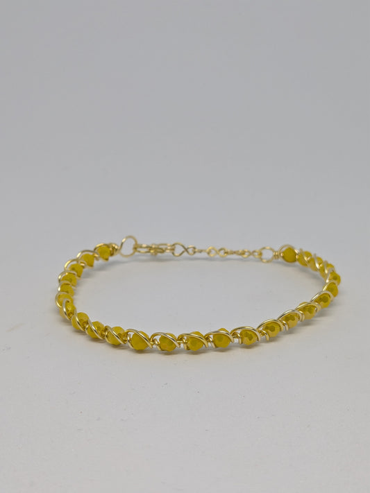 Elegantes Armband in Hellgold mit geschliffenen sommerlich gelben Glasperlen