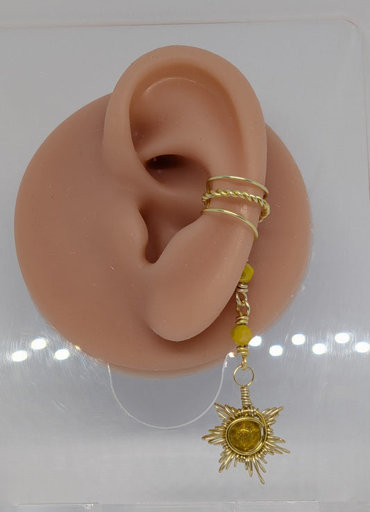 Earcuffs in Hellgold mit Sonnenanhänger