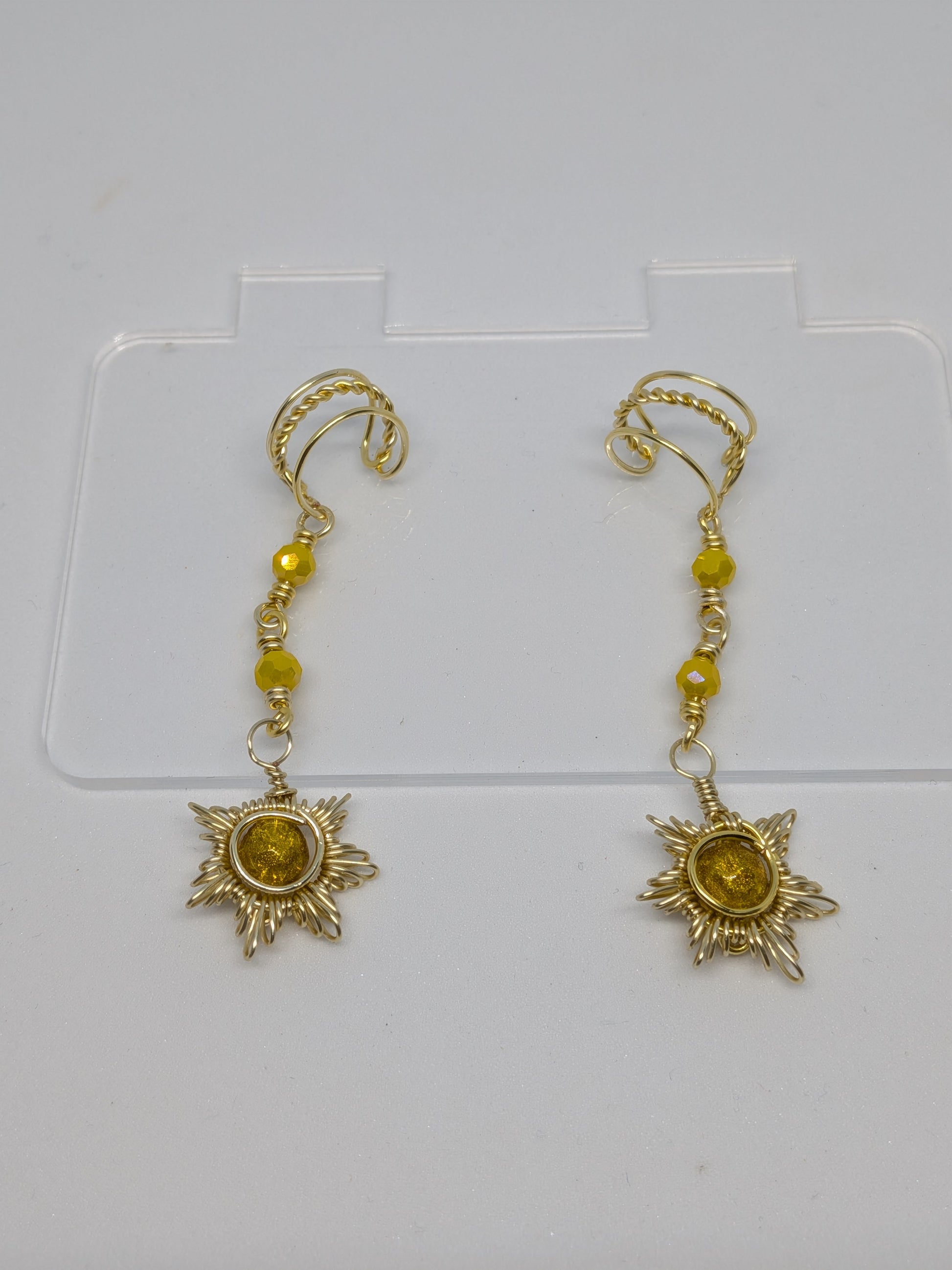 Earcuffs in Hellgold mit Sonnenanhänger
