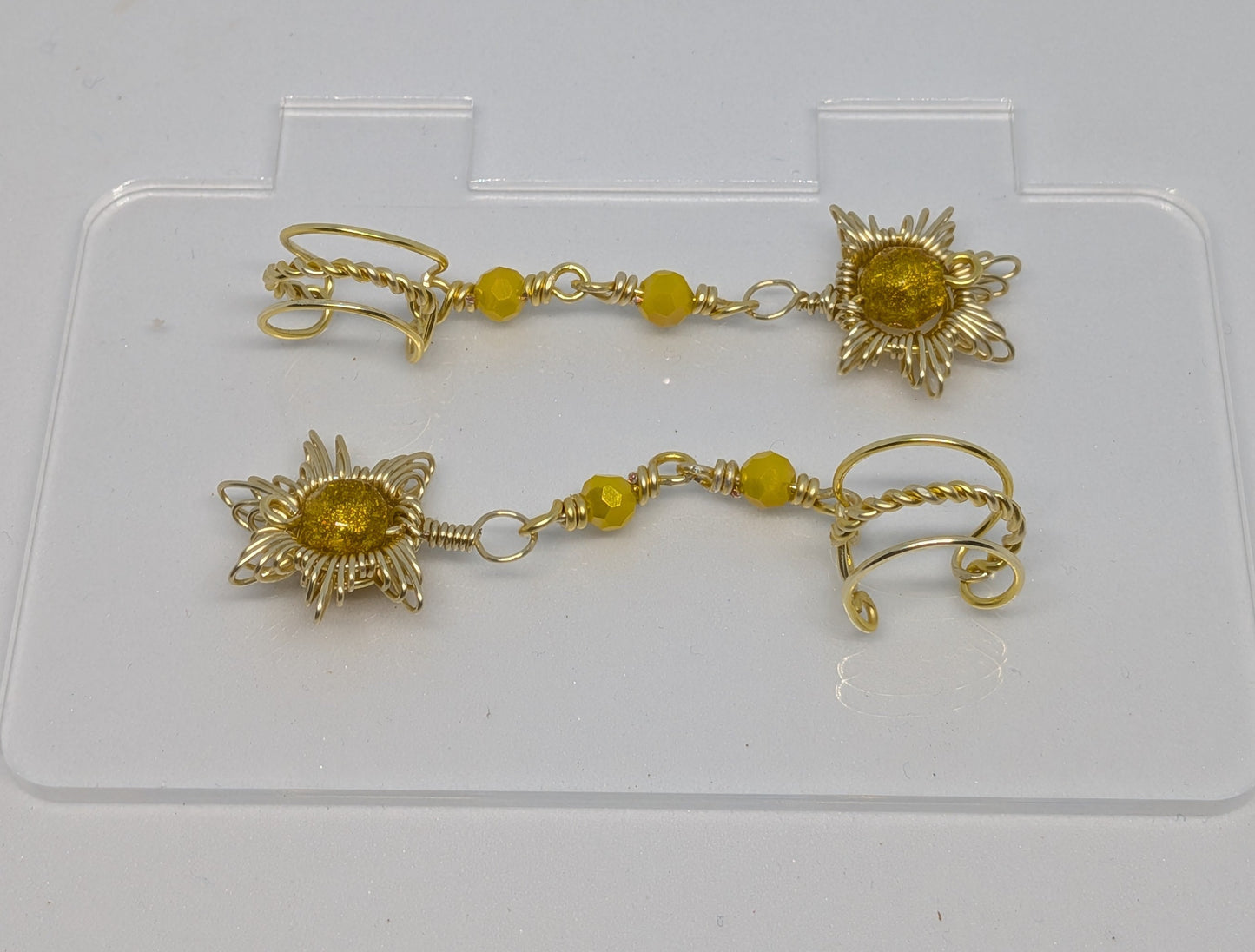 Earcuffs in Hellgold mit Sonnenanhänger
