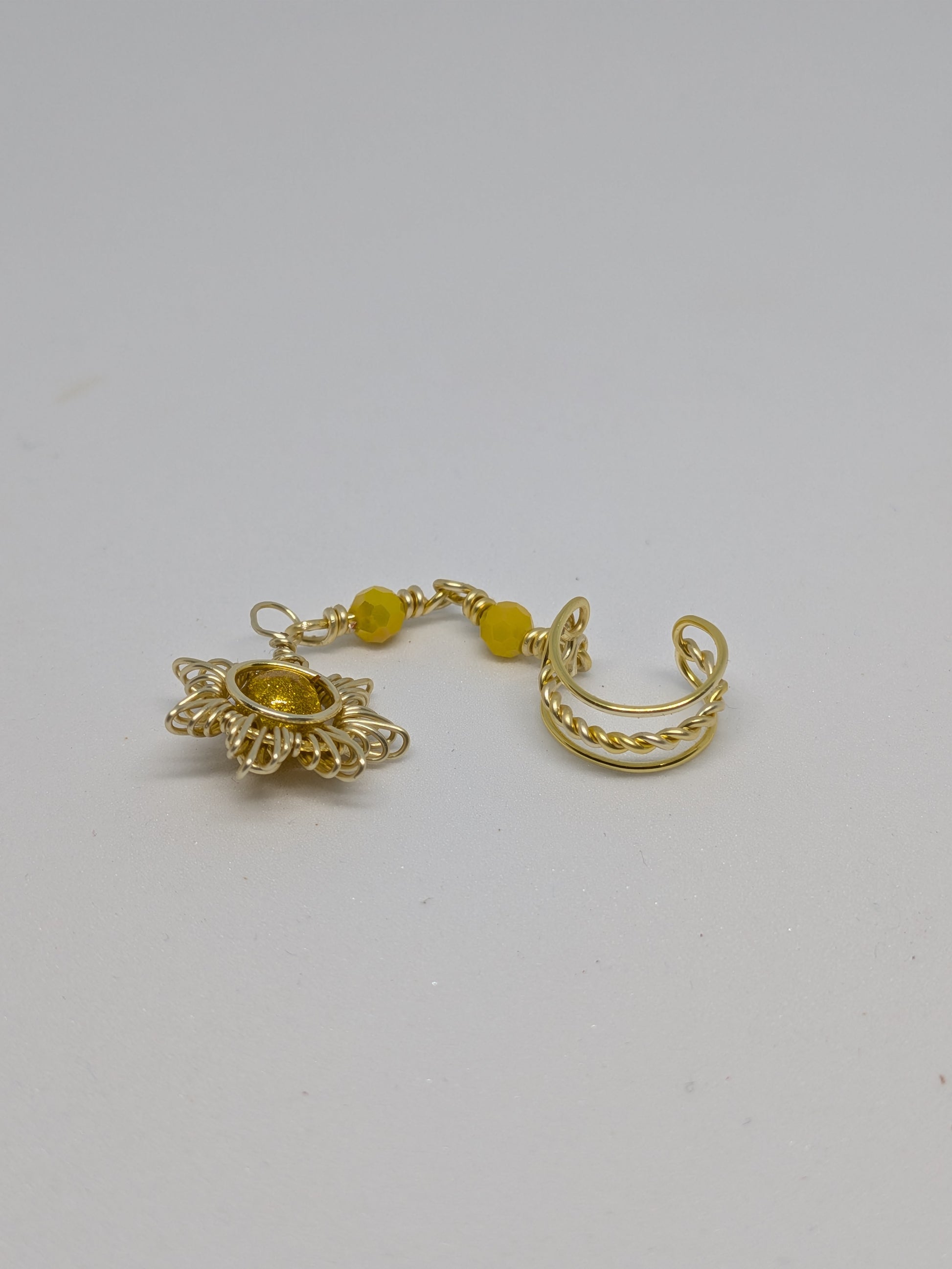 Earcuffs in Hellgold mit Sonnenanhänger