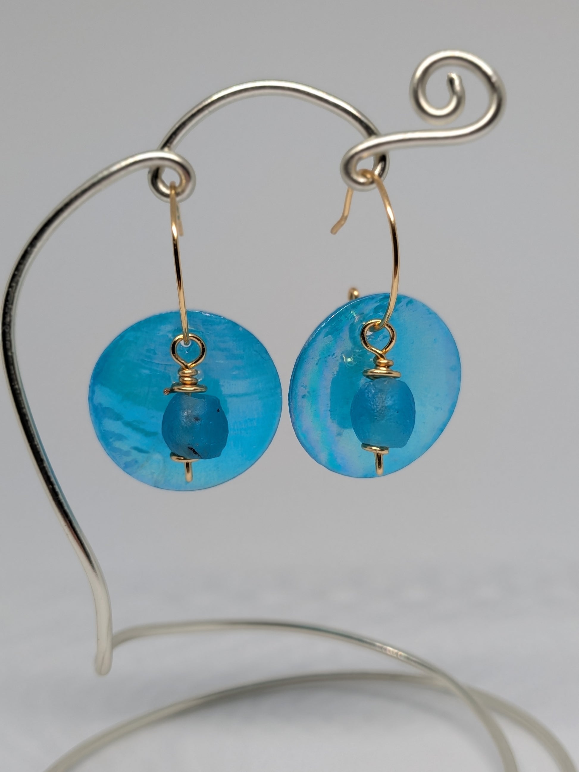 Sommerliche Hoops mit Muschel und Glas
