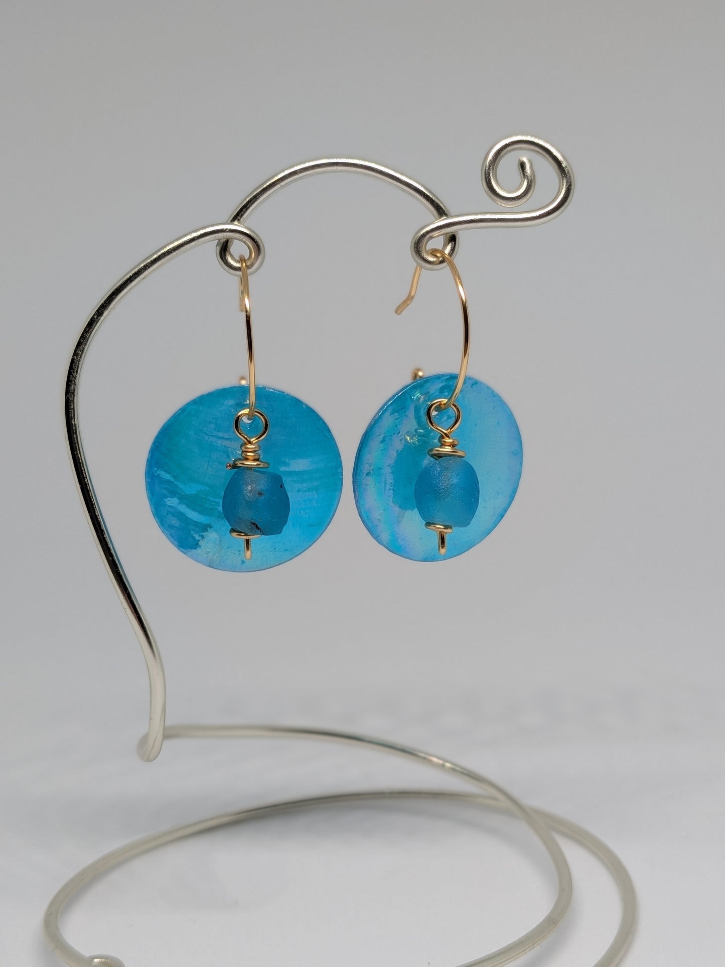 Sommerliche Hoops mit Muschel und Glas