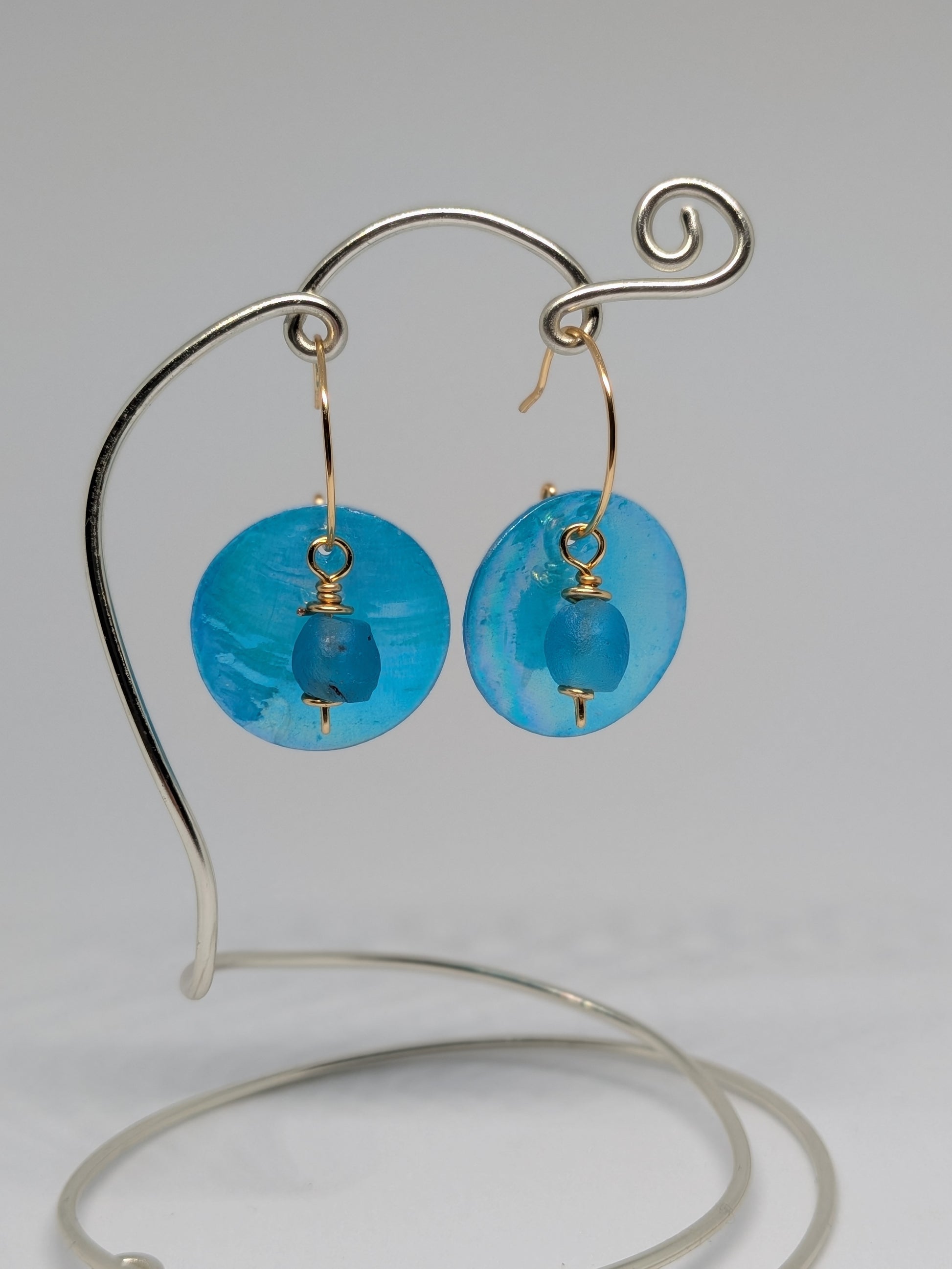 Sommerliche Hoops mit Muschel und Glas