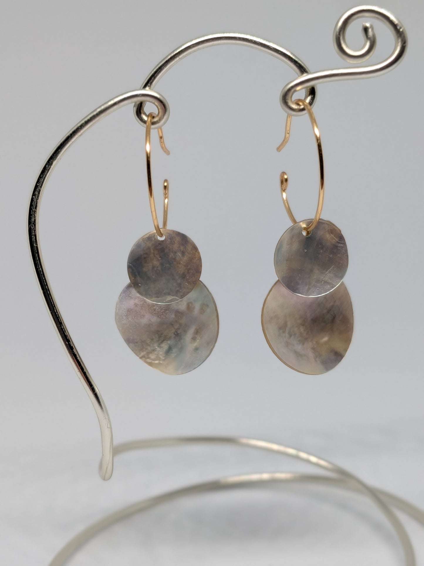 Sommerliche Hoops mit Muschelplättchen