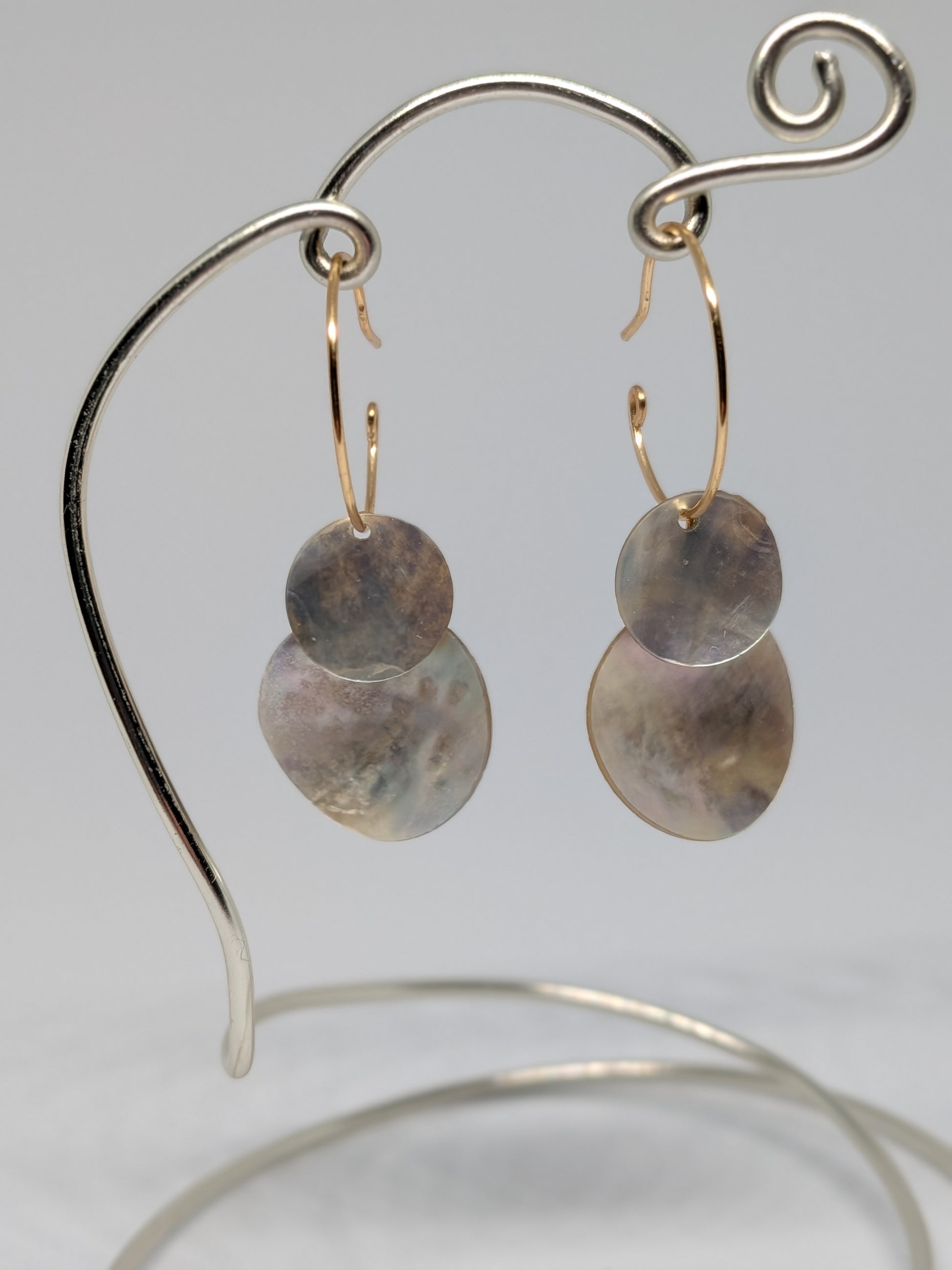 Sommerliche Hoops mit Muschelplättchen