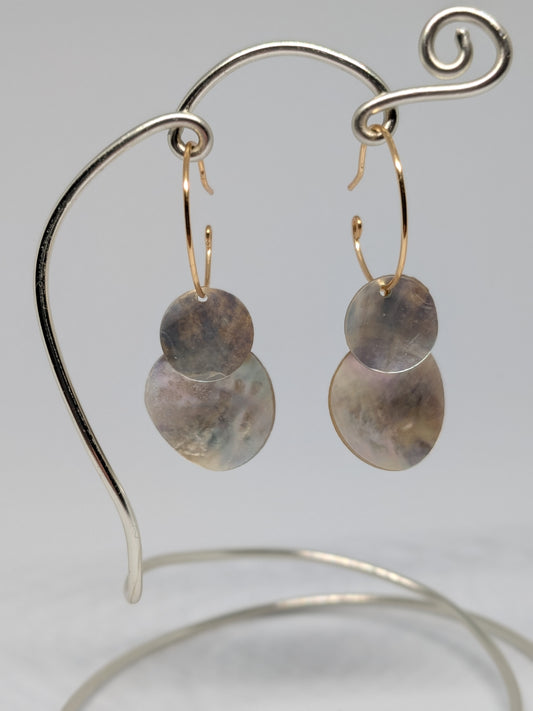 Sommerliche Hoops mit Muschelplättchen
