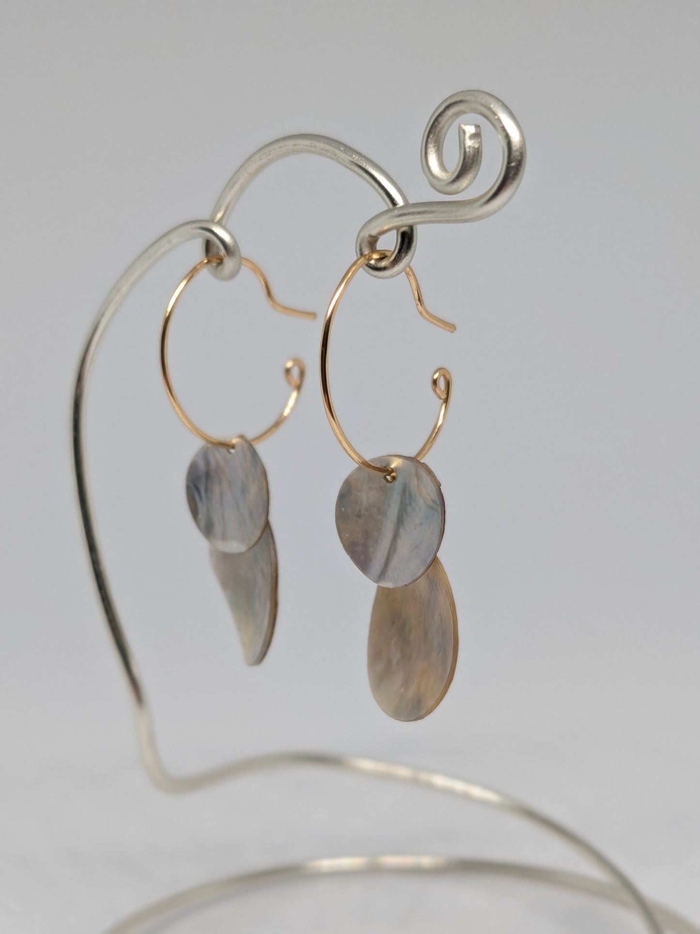 Sommerliche Hoops mit Muschelplättchen