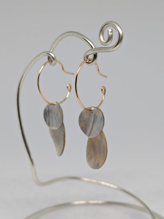 Sommerliche Hoops mit Muschelplättchen