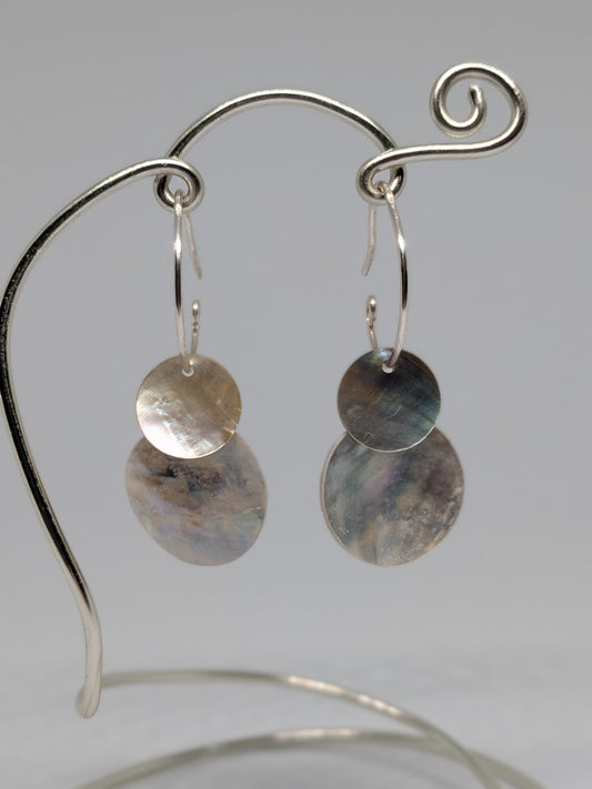 Silberne Hoops mit Muschelplättchen 